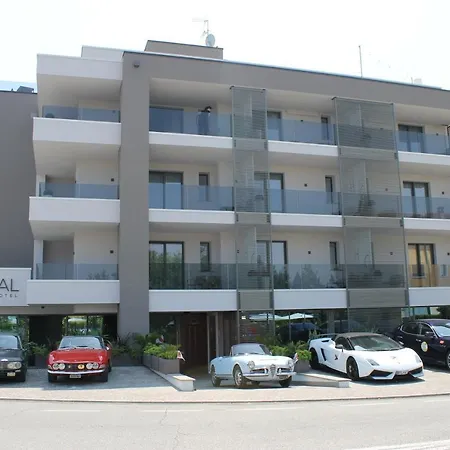 クリスタル ホテル 3*